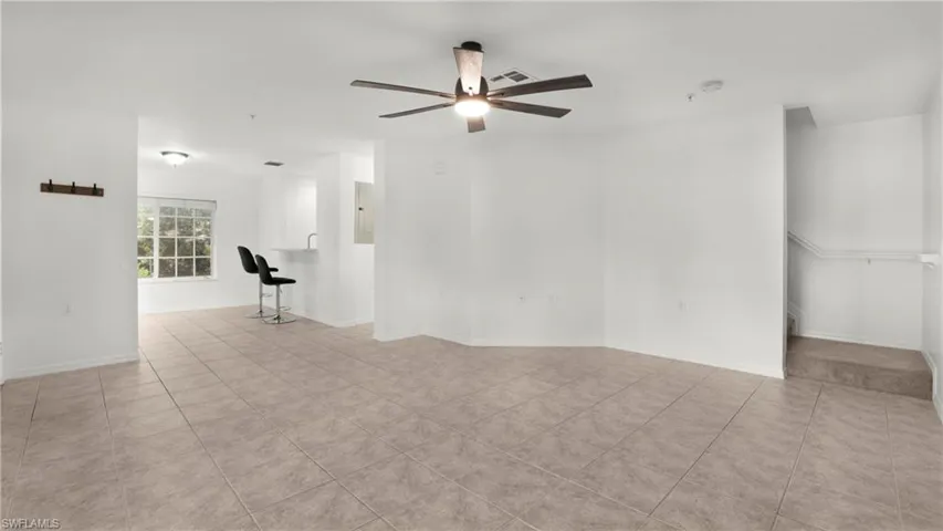 Unfurnished room featuring light tile patterned floors and a ceiling fan