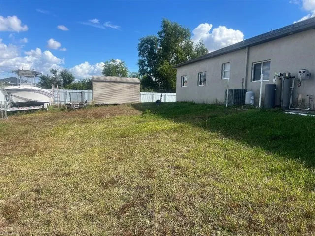 View of yard with a storage shed