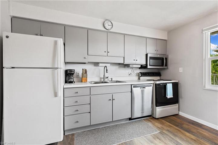 Has dishwasher, range, fridge, microwave