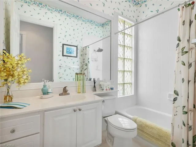 5284 Hawkesbury Way, Naples, Florida 34119