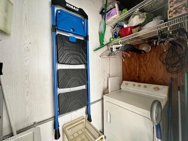 Laundry area with washer / dryer