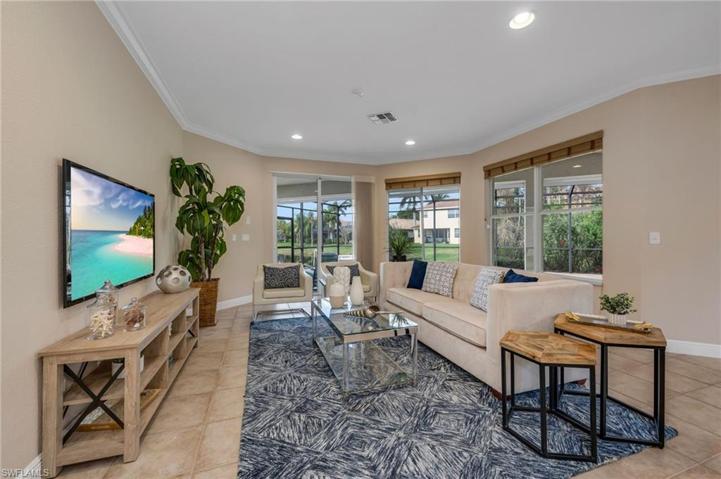 Easy access to pool and spa.