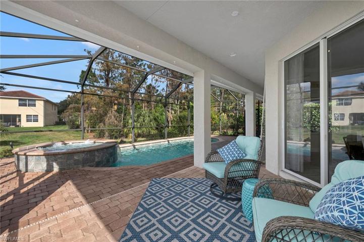 Enjoy lake and fountain sunset views from your lanai.