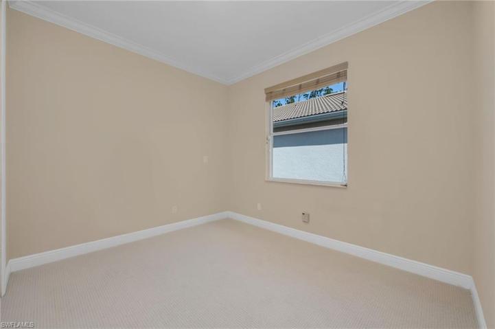 Side bedroom or office space.