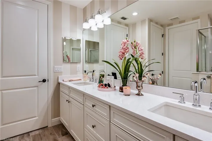 2652  Seychelles  DR, Naples, FL 34112