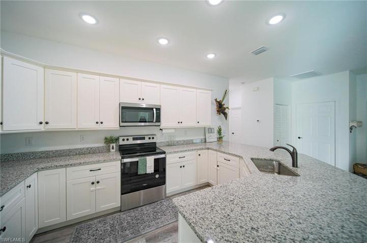 The Wrap Around Kitchen Comes With Granite Countertops, Stainless Steel Appliances, And Real White Wood Cabinets And Drawers, And Can Seat 5 To 6 People Comfortably At The Breakfast Bar!