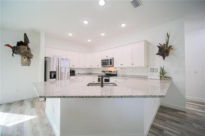 The Wrap Around Kitchen Comes With Granite Countertops, Stainless Steel Appliances, And Real White Wood Cabinets And Drawers, And Can Seat 5 To 6 People Comfortably At The Breakfast Bar!
