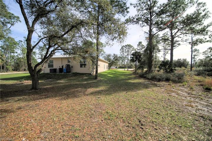 Right Side Of Home And Yard!