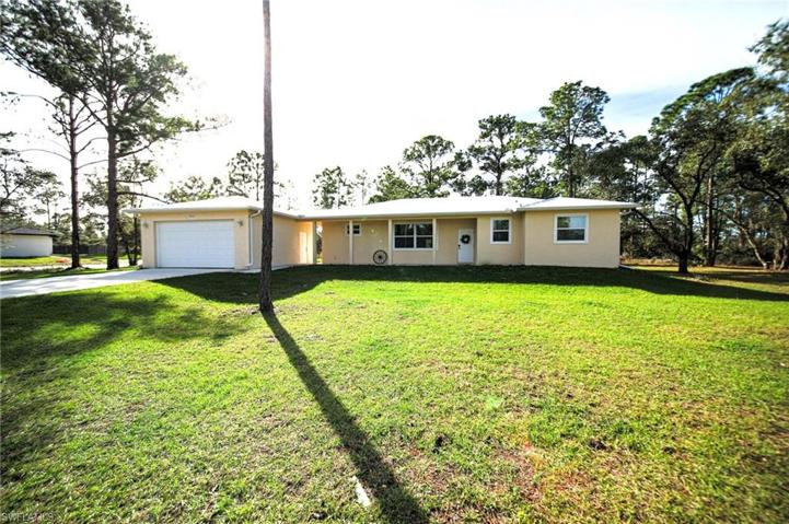 Large Front Yard!
