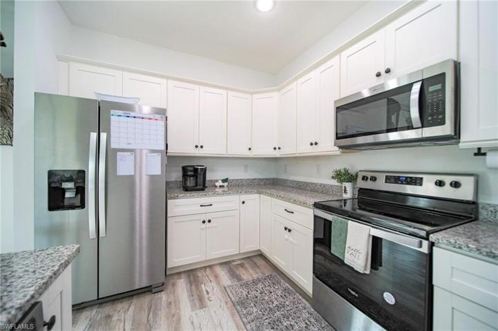 The Wrap Around Kitchen Comes With Granite Countertops, Stainless Steel Appliances, And Real White Wood Cabinets And Drawers, And Can Seat 5 To 6 People Comfortably At The Breakfast Bar!