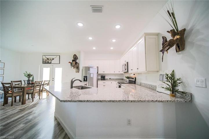The Wrap Around Kitchen Comes With Granite Countertops, Stainless Steel Appliances, And Real White Wood Cabinets And Drawers, And Can Seat 5 To 6 People Comfortably At The Breakfast Bar!