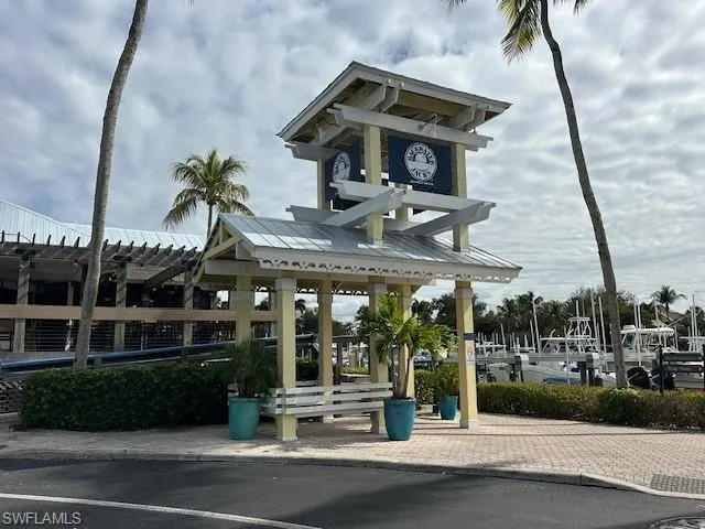 Waterfront restaurant for owners