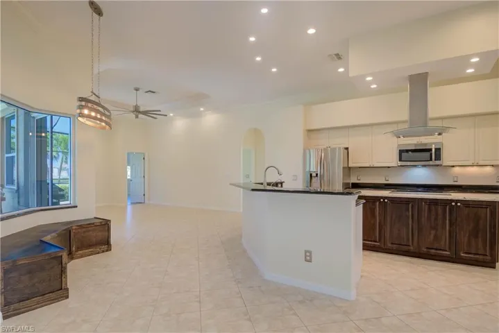 Kitchen/Living Room/Window Bench