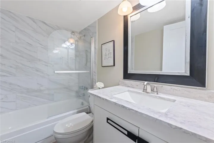 Full bathroom with vanity, toilet, and tiled shower / bath