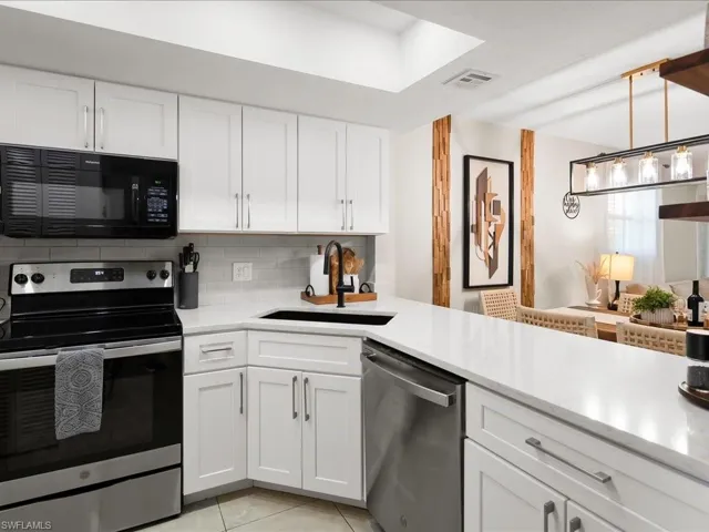600  Neapolitan  WAY, Naples, FL 34103