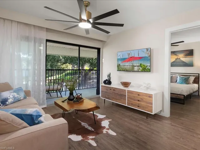 600  Neapolitan  WAY, Naples, FL 34103