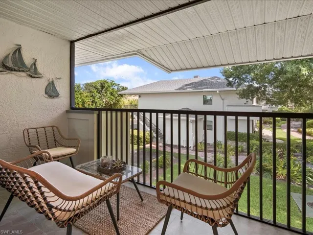 600  Neapolitan  WAY, Naples, FL 34103
