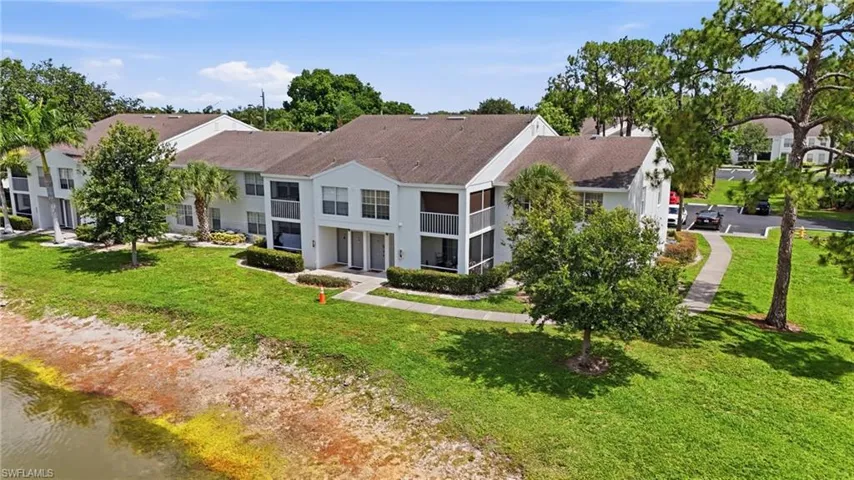 132 Santa Clara Dr 10, Naples, Florida 34104