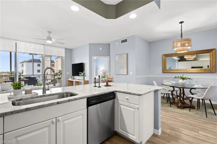470 Launch Cir V503, Naples, Florida 34108