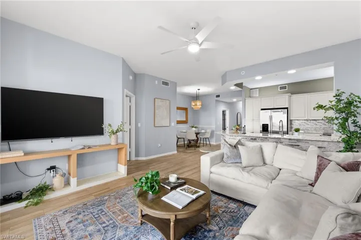 470 Launch Cir V503, Naples, Florida 34108