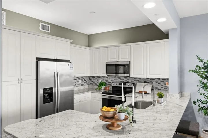 470 Launch Cir V503, Naples, Florida 34108