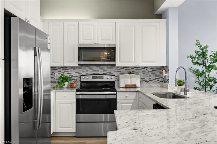 470 Launch Cir V503, Naples, Florida 34108