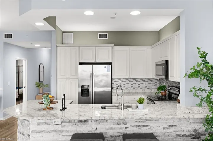 470 Launch Cir V503, Naples, Florida 34108