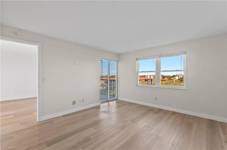 Master bedroom with sliding door to the lanai.