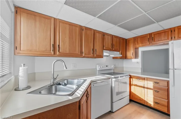 37 High Point Cir E 505, Naples, Florida 34103