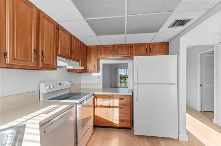 37 High Point Cir E 505, Naples, Florida 34103