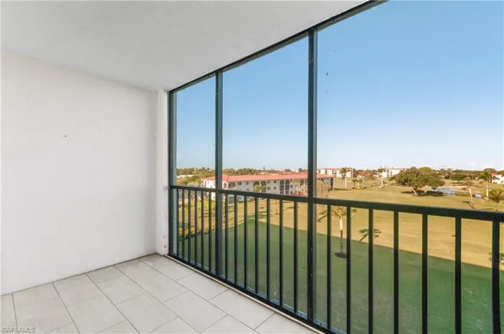37 High Point Cir E 505, Naples, Florida 34103