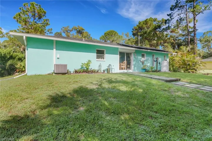 120  4th NE ST, Naples, FL 34120