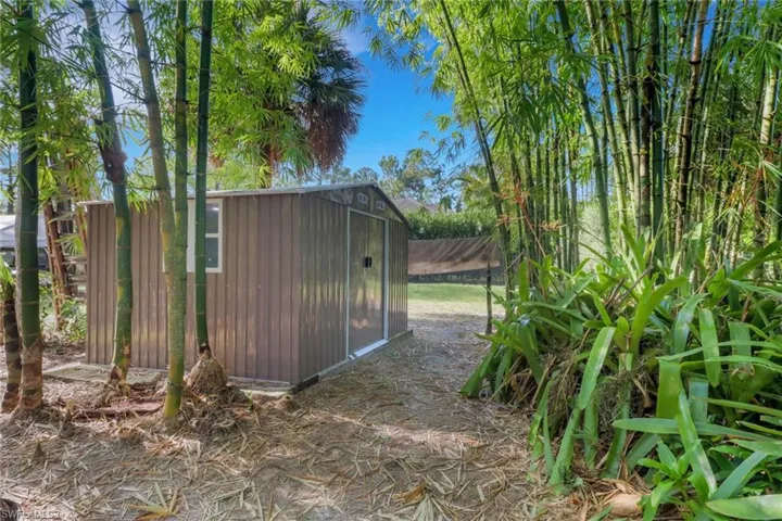 120  4th NE ST, Naples, FL 34120