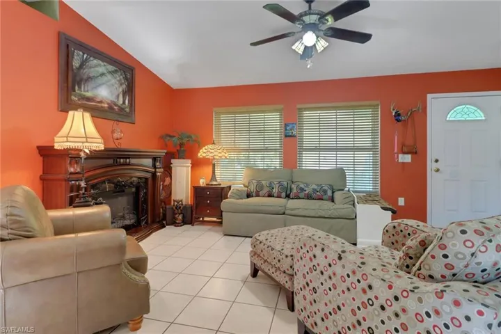 120  4th NE ST, Naples, FL 34120