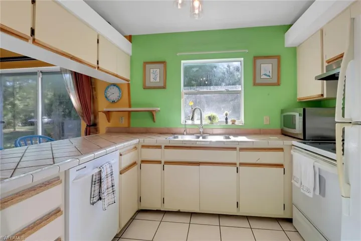120  4th NE ST, Naples, FL 34120