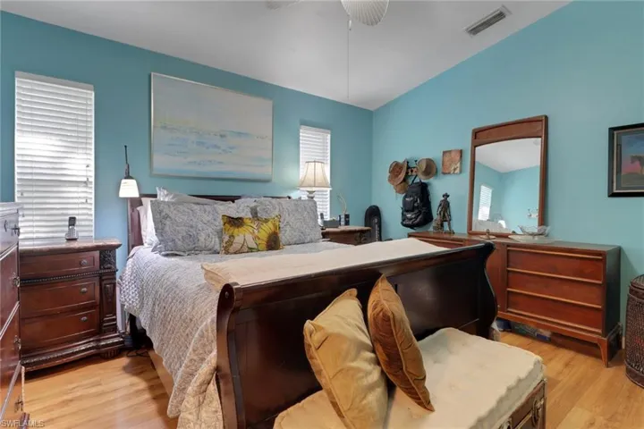 120  4th NE ST, Naples, FL 34120