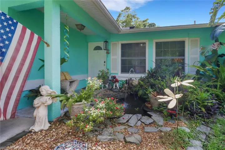 120  4th NE ST, Naples, FL 34120
