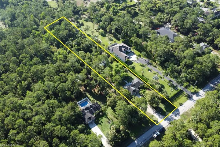 120  4th NE ST, Naples, FL 34120