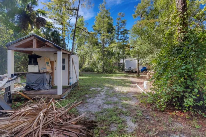 120  4th NE ST, Naples, FL 34120