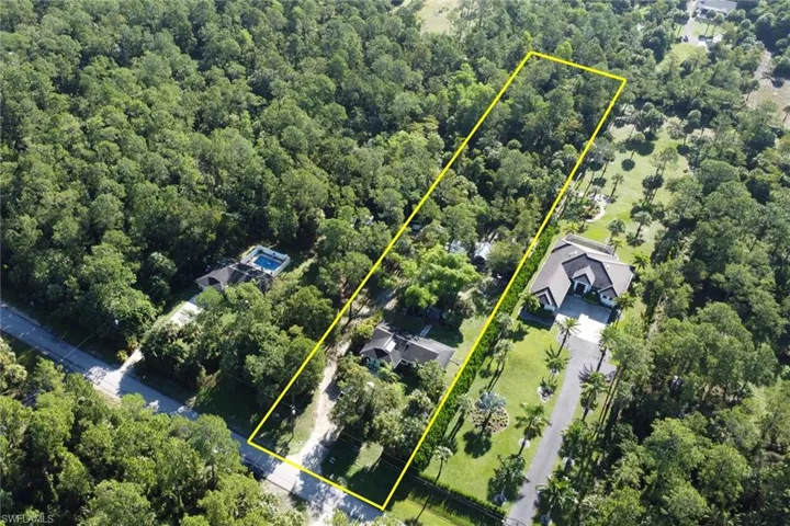 120  4th NE ST, Naples, FL 34120