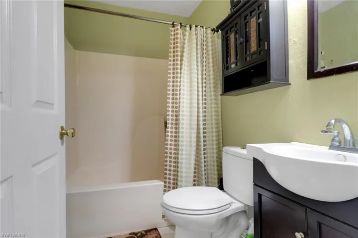 120  4th NE ST, Naples, FL 34120