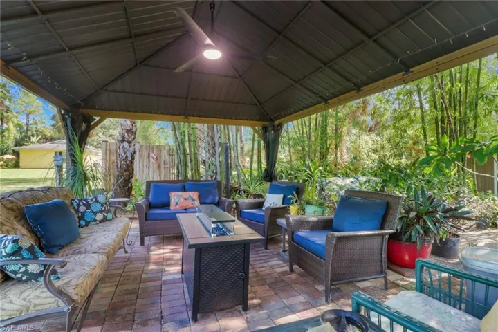 120  4th NE ST, Naples, FL 34120