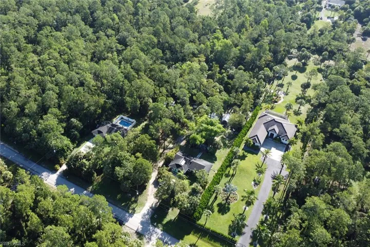 120  4th NE ST, Naples, FL 34120