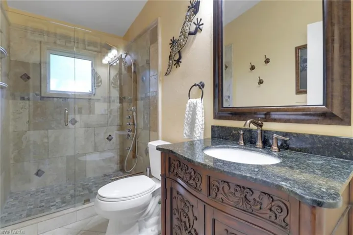 120  4th NE ST, Naples, FL 34120