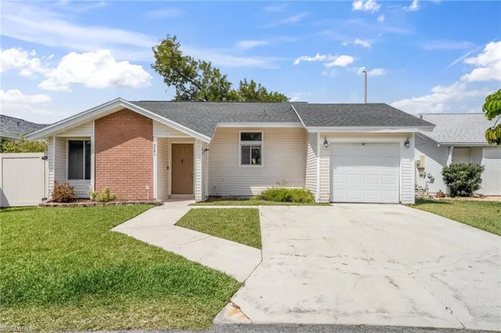 5581 Longleaf Dr, North Fort Myers, Florida 33917