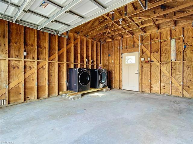 Detached Garage with Washer & Dryer