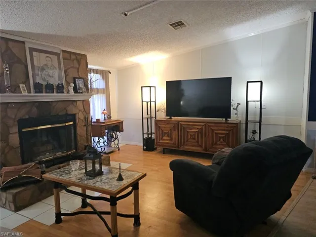 23675  Carolyn  LN, Fort Myers, FL 33913