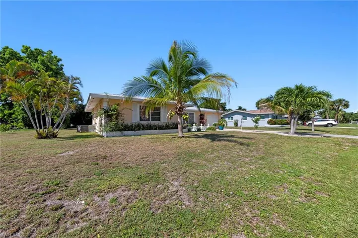 1758 Bikini Ct, Cape Coral, Florida 33904