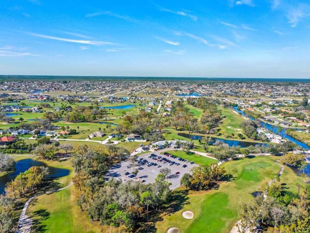 Golf course in walking distance