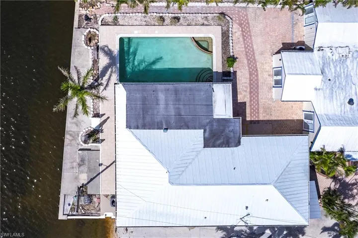 Aerial view of property and surrounding area